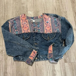 Acid wash Aztec print cropped denim jacket. Women’s size Large!